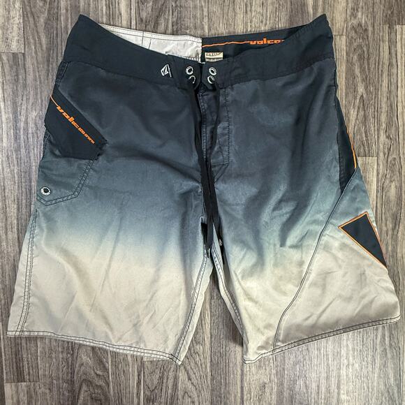 Volcom VB Fade Prepack PacSun Men’s Boardshorts Surf Swim Trunks Black/Gray - Picture 1 of 7